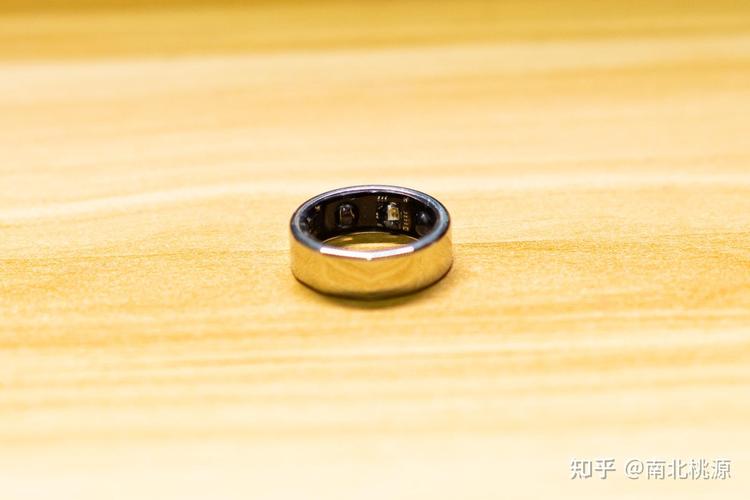 而且指环整体可以做到5atm级的防水,可以这是非常有科技感的一款产品